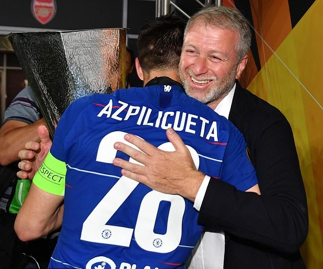 Roman Abramovich ăn mừng cùng các cầu thủ Chelsea - Bóng Đá