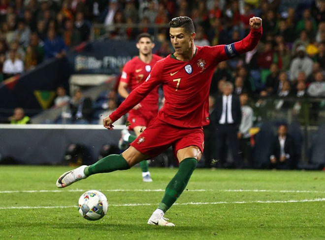 Van Dijk vs Ronaldo: Siêu trung vệ đọ tài cùng siêu tiều đạo - Bóng Đá
