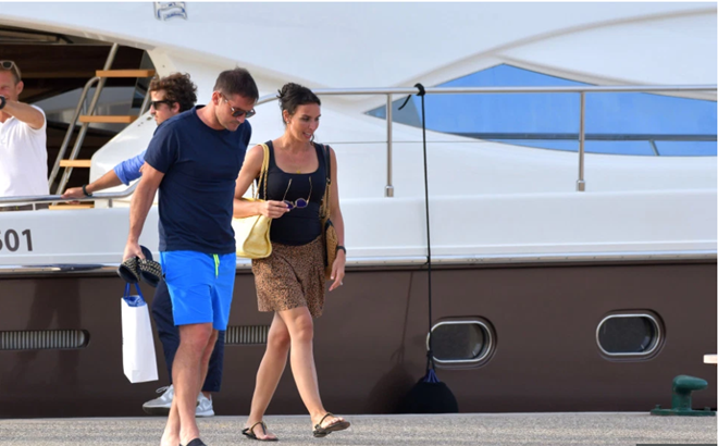 Lampard đi nghỉ mát cùng vợ (The Sun) - Bóng Đá