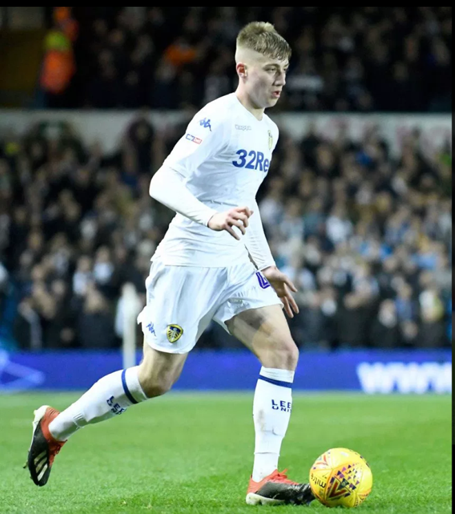 Tottenham’s first signing in 518 days Jack Clarke turned down Man City, became a Leeds star where he collapsed during a game - Bóng Đá
