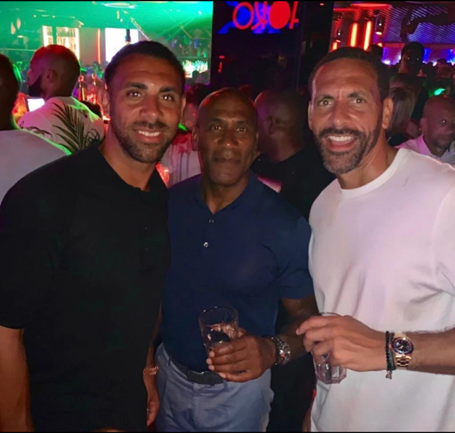 Rio Ferdinand poses with pals on stag do as Man Utd legend parties with blow up doll of Kate Wright - Bóng Đá