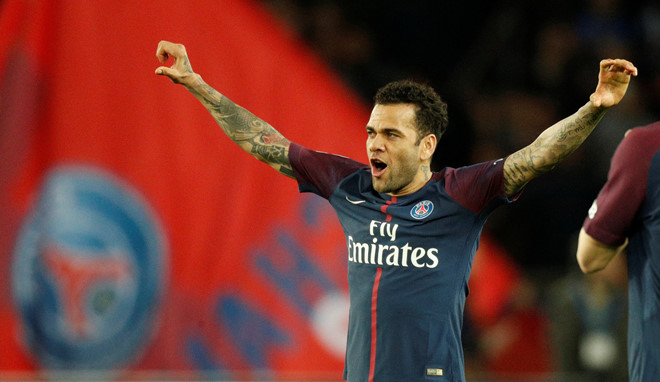 Arsenal target Dani Alves goes more Steve Irwin than Denis Irwin as he shows off ‘new job’ as zookeeper - Bóng Đá