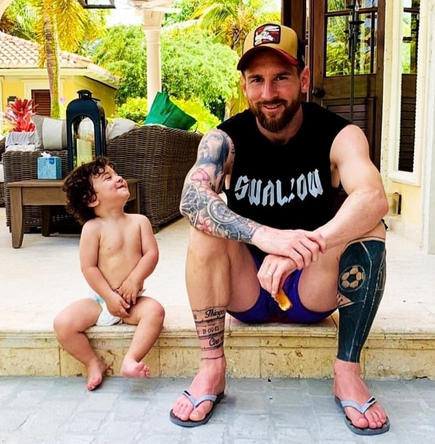Messi và Ronaldo thư giãn bên gia đình (Daily Mail) - Bóng Đá
