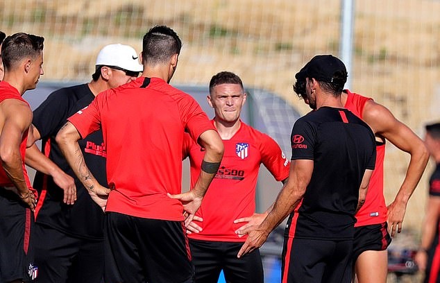 Kieran Trippier warmly greeted by Atletico Madrid team-mates as he trains for first time after signing from Tottenham in £20m deal - Bóng Đá