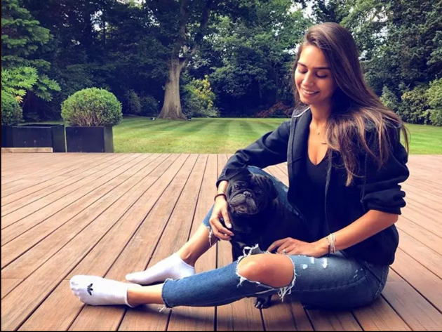 Mesut Ozil’s wife Amine Gulse is a model, actress and former Miss Turkey who survived horror mugging with Kolasinac and Arsenal star - Bóng Đá