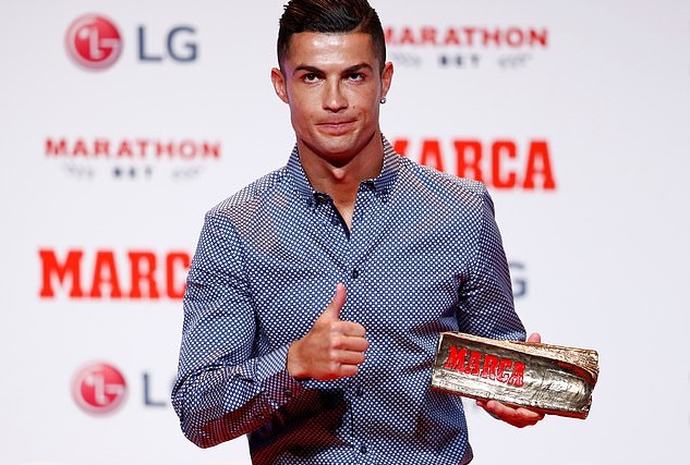 Cristiano Ronaldo receives Marca's Legend award in recognition of his goal-laden time with Real Madrid and record trophy collection - Bóng Đá