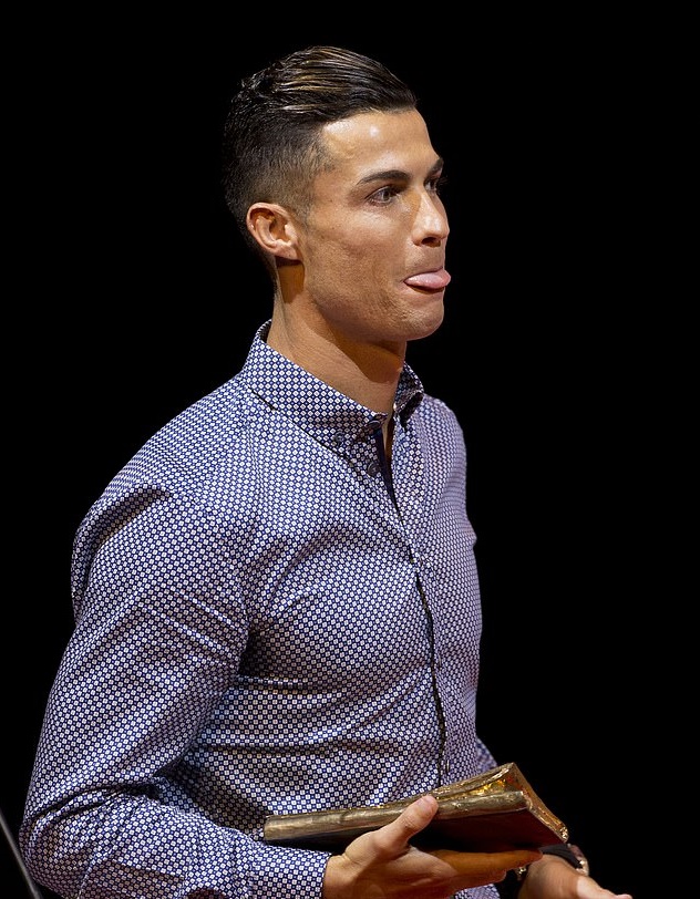 Cristiano Ronaldo receives Marca's Legend award in recognition of his goal-laden time with Real Madrid and record trophy collection - Bóng Đá