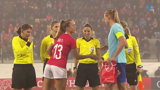 Who is Stephanie Frappart? Trailblazing Super Cup referee who quit playing football at 18 to pursue dream as official - Bóng Đá