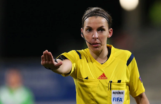 Who is Stephanie Frappart? Trailblazing Super Cup referee who quit playing football at 18 to pursue dream as official - Bóng Đá