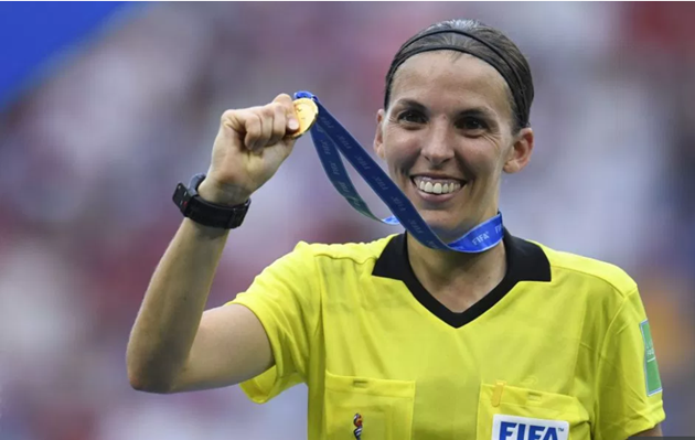 Who is Stephanie Frappart? Trailblazing Super Cup referee who quit playing football at 18 to pursue dream as official - Bóng Đá