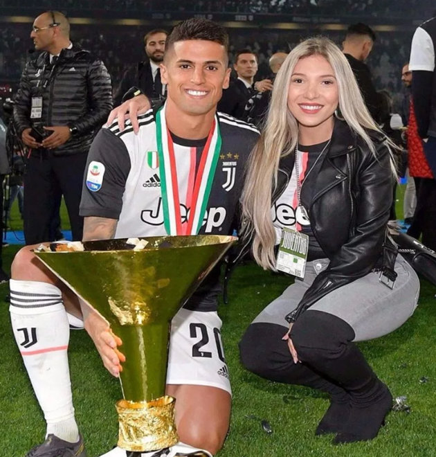 Man City new signing Joao Cancelo’s Wag was bombarded by fans on social media eager to welcome the stunner to Manchester - Bóng Đá
