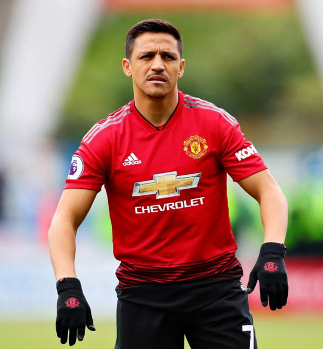Man Utd flop Alexis Sanchez ‘begged stunning TV host to go to his house’ but she refused as ‘he was a stranger’ - Bóng Đá
