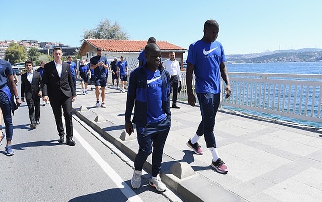 Các ngôi sao Chelsea đi bộ thư giãn tại Istanbul (Daily Mail) - Bóng Đá
