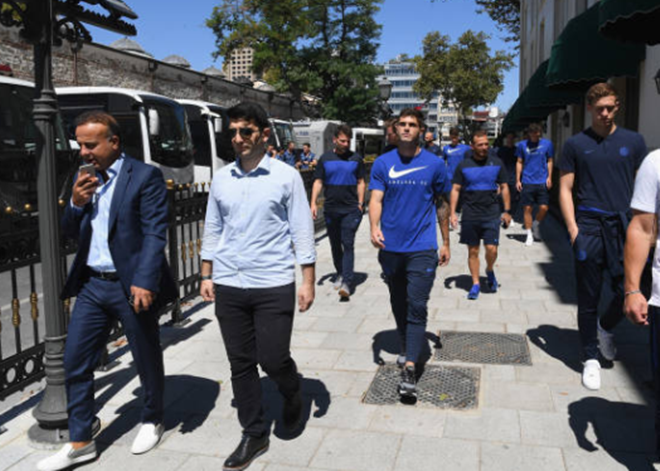 Các ngôi sao Chelsea đi bộ thư giãn tại Istanbul (Daily Mail) - Bóng Đá