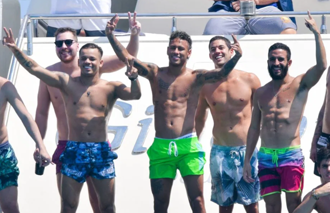 FRIENDS WITH BENEFITS Inside Neymar’s entourage, where you can earn around £10k-per-month, have access to exclusive celeb parties and can mingle with the stars - Bóng Đá