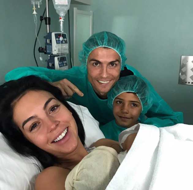 How Cristiano Ronaldo’s girlfriend Georgina Rodriguez went from £250-a-week shop girl to mother of his four kids - Bóng Đá