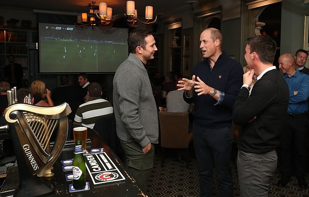 Prince William and Chelsea boss Frank Lampard greet fans in London pub as royal watches England take on Czech Republic - Bóng Đá