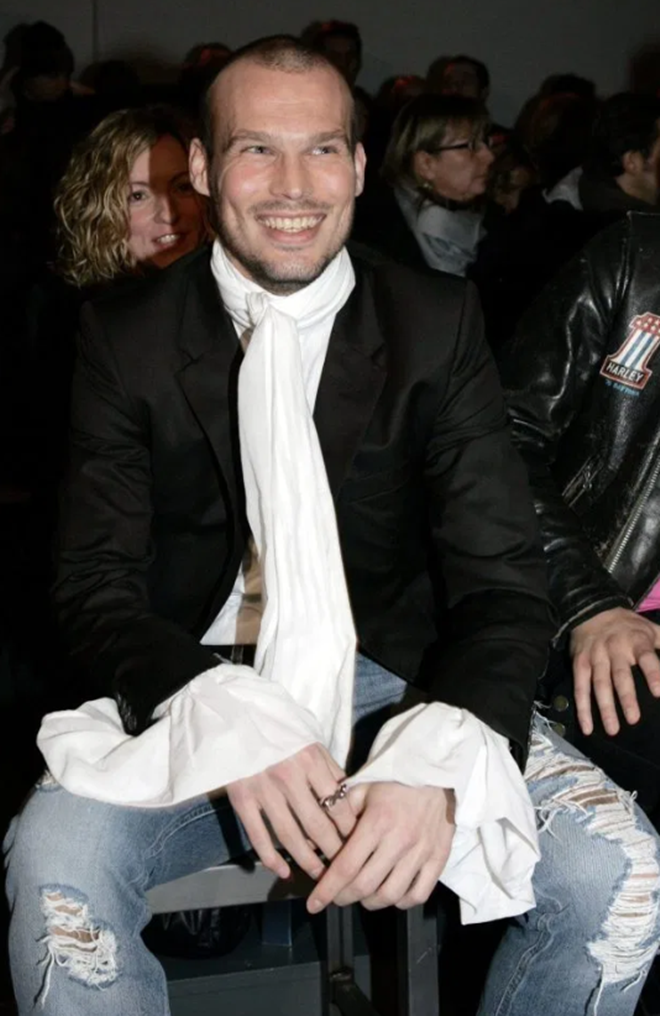 senal interim manager Freddie Ljungberg had red hair, modelled pants for Calvin Klein and married Spurs fan Natalie - Bóng Đá