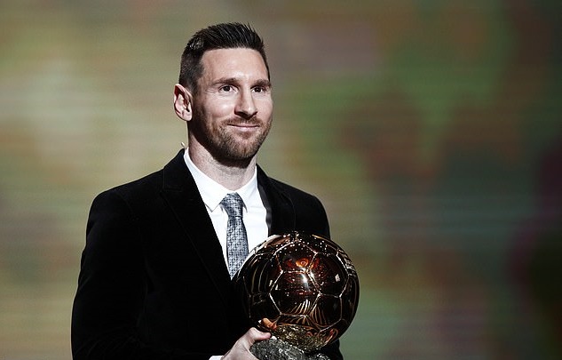 Lionel Messi wins record SIXTH Ballon d'Or as he edges out Liverpool's Virgil van Dijk... with Cristiano Ronaldo snubbing Paris ceremony - Bóng Đá