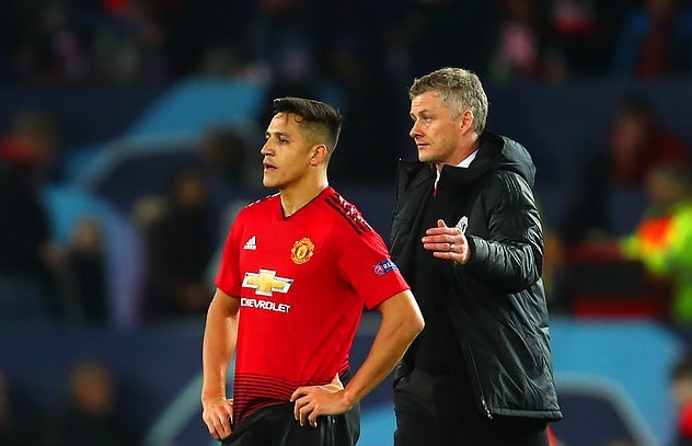 Alexis will come back and prove you all wrong': Manchester United flop Sanchez WILL be back next season, Ole Gunnar Solskjaer confirms - Bóng Đá