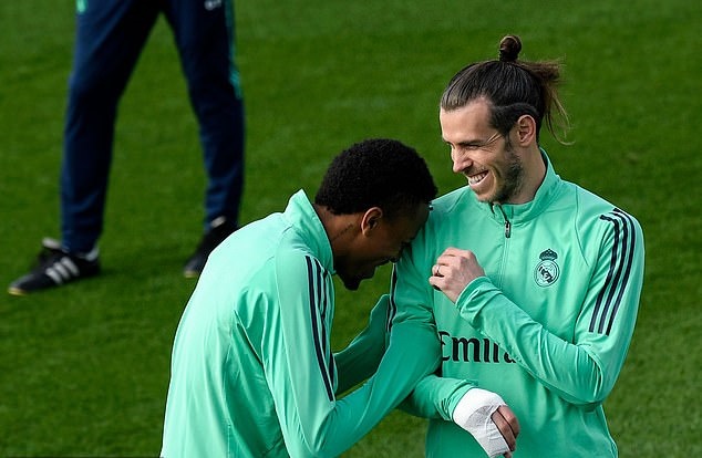 Gareth Bale Cười Tươi Rói, Sẵn Sàng Ra Sân Đấu Man City? | Bóng Đá