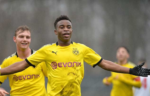 Youssoufa Moukoko is the 15-year-old hotshot breaking records with a €10m Nike deal - Bóng Đá