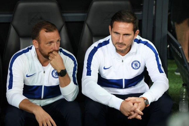 Frank Lampard’s Chelsea assistant Jody Morris ‘likes’ comment calling for Premier League season to be voided - Bóng Đá