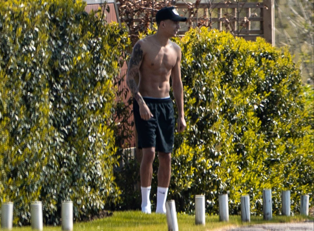 MOUR THAN 6FT APART Jose Mourinho wishes topless Dele Alli happy birthday from across the street as Tottenham duo keep their distance - Bóng Đá