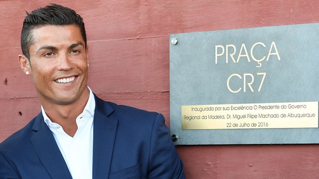 Ronaldo becomes the first-ever footballer to reach billionaire status - Bóng Đá