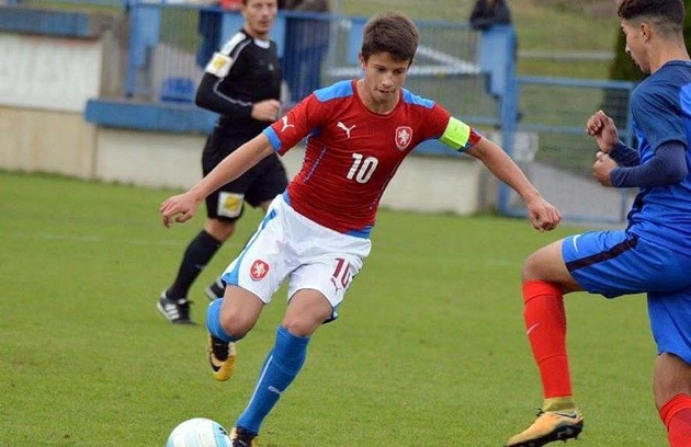 Adam Hlozek: Europe's biggest clubs queuing up to sign Czech teen sensation - Bóng Đá