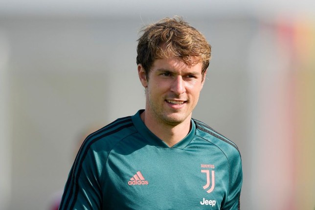 Juventus put Aaron Ramsey up for sale amid Man Utd interest - Bóng Đá