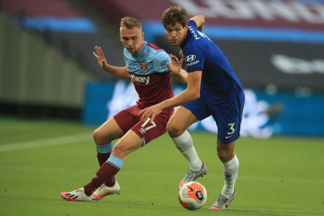 Frank Lampard has hit back at Gary Neville for his scathing assessment of Marcos Alonso during Chelsea’s 3-2 defeat to West Ham. - Bóng Đá