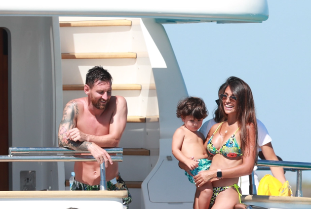Lionel Messi and Luis Suarez board mega yacht near Ibiza with Barcelona star’s wife Antonela Roccuzzo sizzling in bikini - Bóng Đá