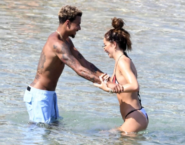 Dele Alli and stunning model girlfriend Ruby Mae can’t keep hands off each other on beach as Tottenham star takes break - Bóng Đá