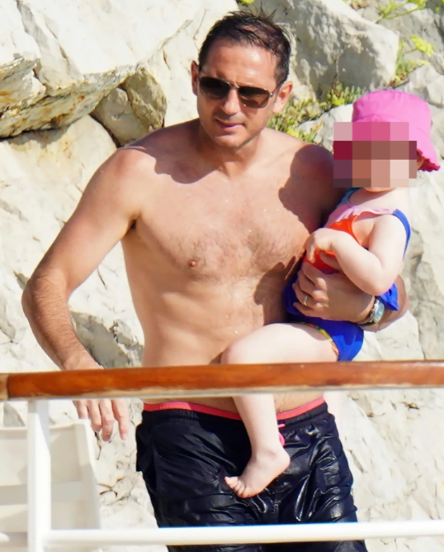 Frank Lampard enjoys summer holiday with wife Christine and children - Bóng Đá