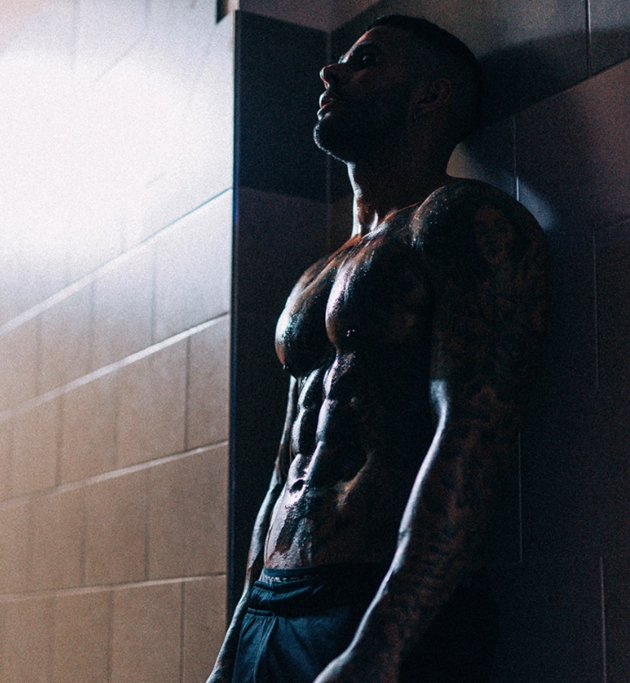 Meet Britain’s most ripped footballer Leon Scott, who juggles a pro career while modelling for JD Sport and Footasylum - Bóng Đá