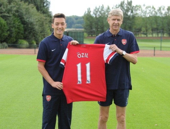 Mesut Ozil sends class message to Arsene Wenger after huge offer to leave Arsenal - Bóng Đá