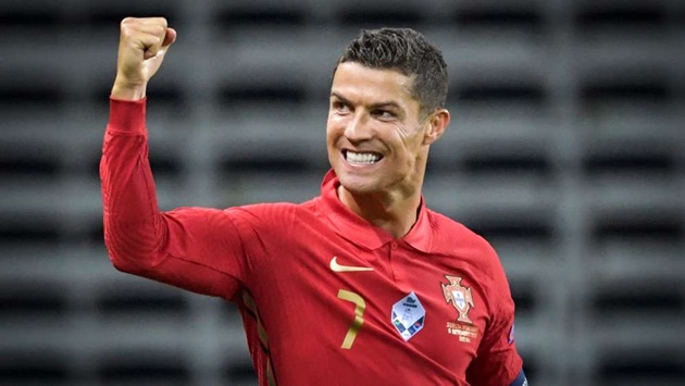 Remarkable Ronaldo can play on until he's 40 - Giggs - Bóng Đá
