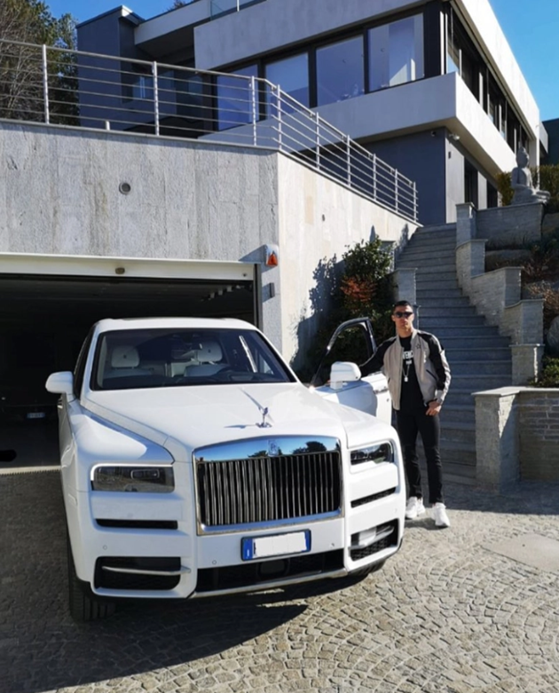 Inside Ronaldo and Georgina Rodriguez’s life of luxury as they lavish each other with SUVs, £600k diamonds & £140 SOCKS - Bóng Đá