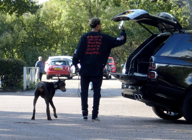 Watch as Dele Alli takes guard dog out for a walk after England ace was robbed and beaten by knife-wielding thieves - Bóng Đá