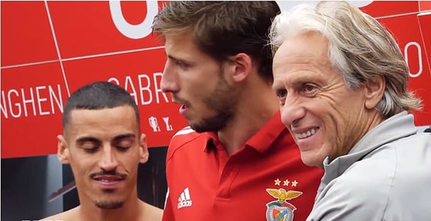 Ruben Dias khóc như mưa khi chia tay Benfica - Bóng Đá