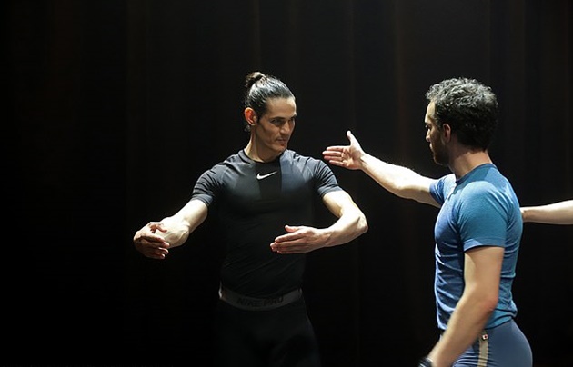 Edinson Cavani has gone from shearing sheep and learning ballet to Manchester United's new No 7 - Bóng Đá