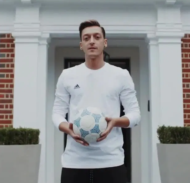 Inside Arsenal star Mesut Ozil’s millionaire London lifestyle, featuring his £10m home and favourite Turkish restaurant - Bóng Đá