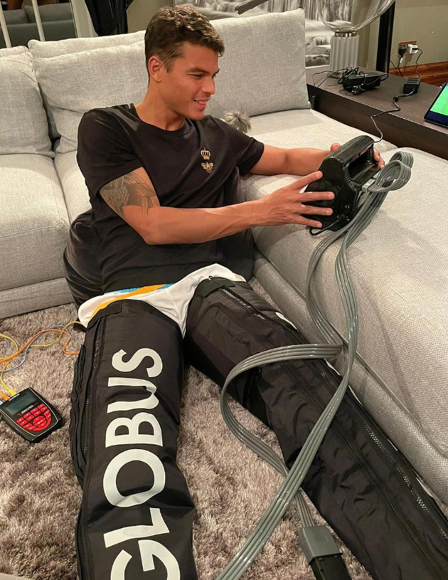 Introducing the Michelin Man-style trousers that Anthony Joshua, Bale and Thiago Silva use in muscle recovery - Bóng Đá