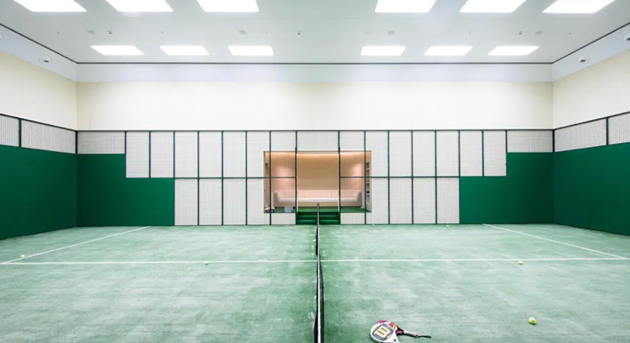 Inside Tottenham billionaire owner Joe Lewis’ £113m superyacht complete with a full sized tennis court - Bóng Đá