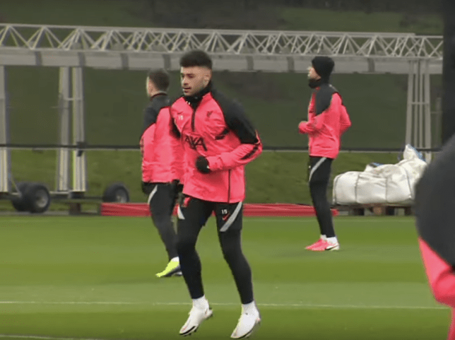 Liverpool handed boost as Alex Oxlade-Chamberlain is spotted back in full training - Bóng Đá