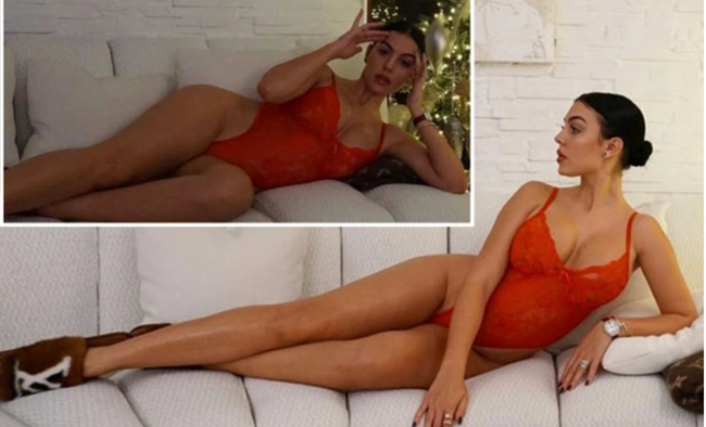 Bạn gái Ronaldo đón Giáng sinh với loạt ảnh nội y nóng bỏng