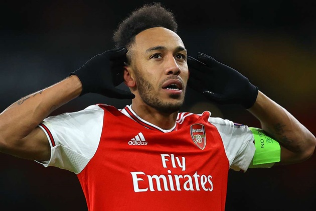 Tiền đạo: Pierre-Emerick Aubameyang. Dù phong độ sa sút không phanh thời gian qua, thế nhưng Aubameyang vẫn là cây săn bàn số 1 của Pháo thủ.