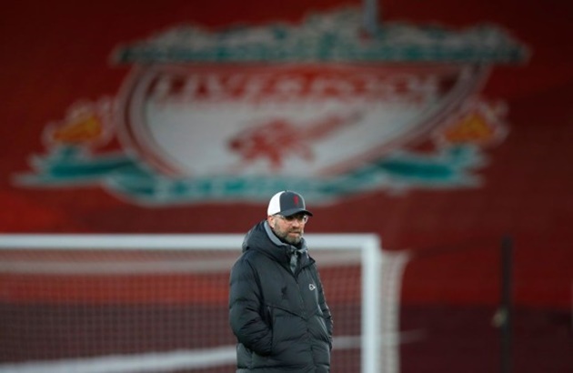 Liverpool bị thu hẹp khoảng cách sau vòng đấu thứ 15.