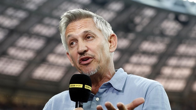Gary Lineker asks question after Manchester United move to top of Premier League table - Bóng Đá